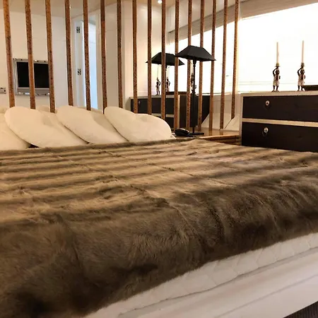 Borbon Luxury & בית הארחה 4*