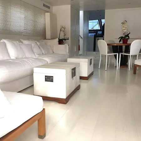 Borbon Luxury & בית הארחה 4*