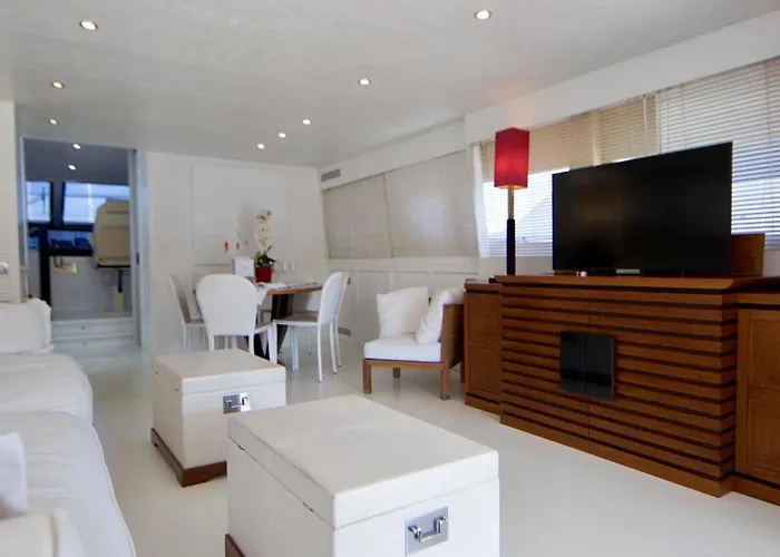 Borbon Luxury & בית הארחה