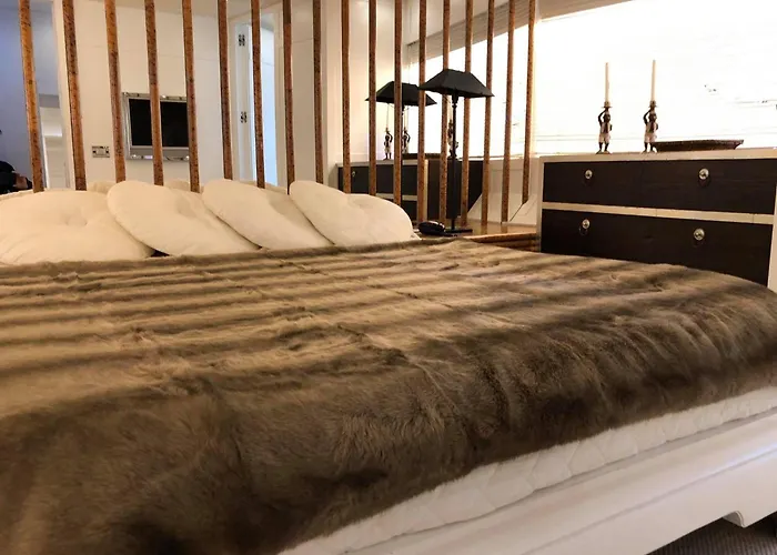 Borbon Luxury & בית הארחה 4*