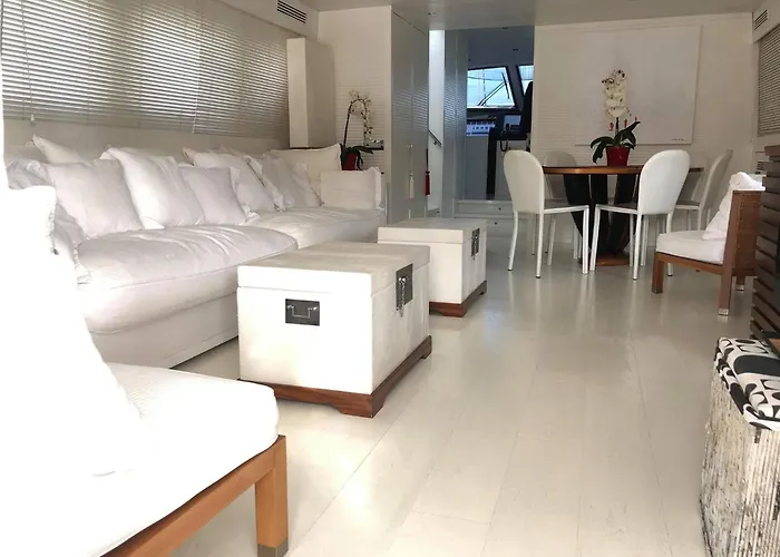 Borbon Luxury & בית הארחה 4*